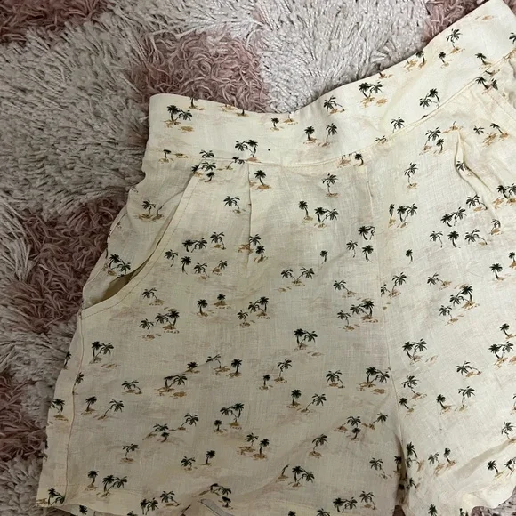 Whimsy + Row Valentina Cream Floral Shorts 🌴 - Picture 7 of 10